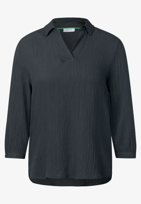 Dunkle Bluse mit langen Ärmeln und V-Ausschnitt, leger geschnitten.